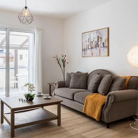 Levante - 2-br & Terrace In Appartement *
