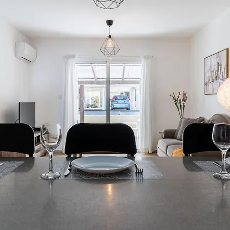 Levante - 2-br & Terrace In