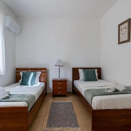 Apartament Levante - 2-br & Terrace In Larnaca