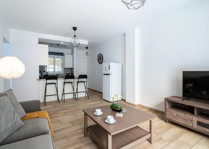 Lägenhet Levante - 2-br & Terrace In Larnaca